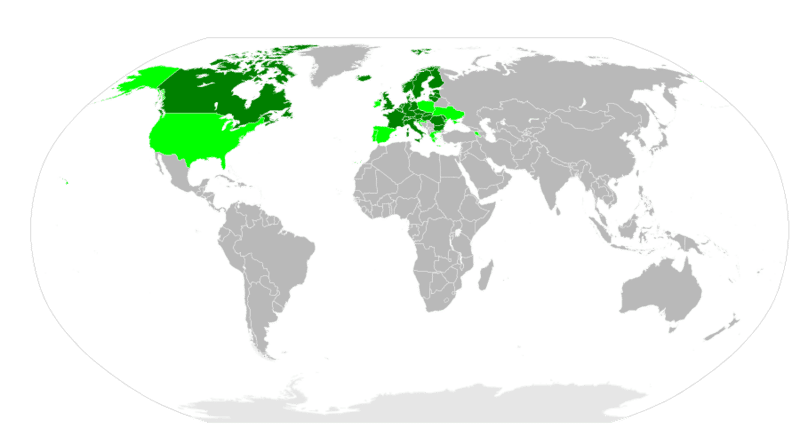 Les pays concernés en 2007 par le protocole d’Aarhus. En vert clair figurent les pays qui ont signé le protocole, en vert foncé ceux qui l’ont ratifié. © AndrewRT, Wikimedia CC by-sa 3.0