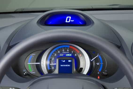 Tableau de bord de la Honda Insight, une voiture semi hybride. © Iowem CC by-nd 3.0