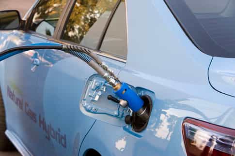 Une voiture qui fait le pari des carburants alternatifs : moteur hybride GNV/électricité. © SOCIALisBETTER CC by-nc-nd 2.0