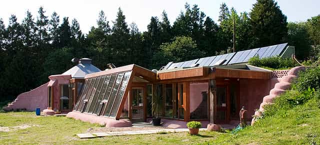 L’adoption de principes d’architecture bioclimatique est une mesure de décarbonisation du secteur du bâtiment. © Dominic Alves CC by 2.0