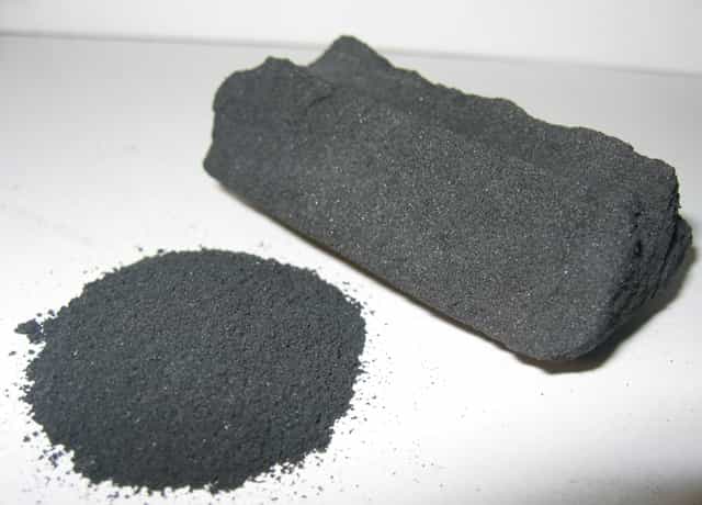 Du charbon actif, un matériau adsorbant. © wikipedia-creative commons