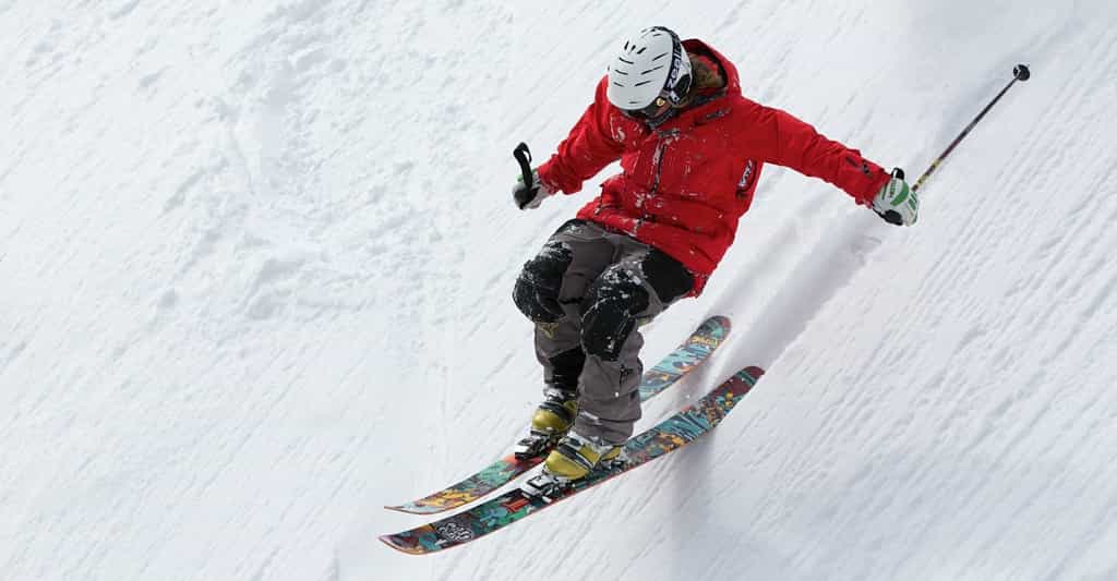 De nombreux produits sont fabriqués à partir de composites thermodurcissables. Dans les skis, un composite à matrice époxy renforcé de fibres de verre le plus souvent. © Up-Free, Pixabay, CC0 Creative Commons