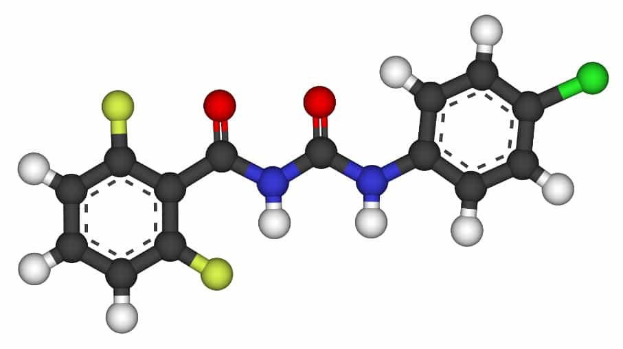 Le diflubenzuron est composé de carbone, d'hydrogène, de chlore, de fluor, d'azote et d'oxygène. © CCoil, Wikimedia, GFDL 1.2