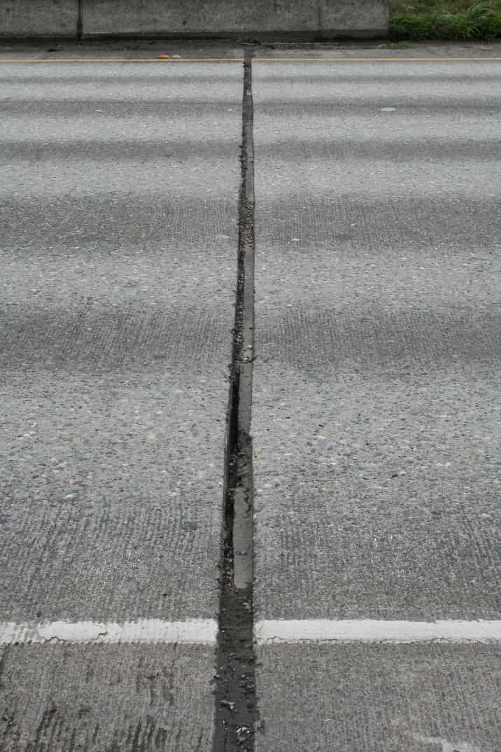 Un joint de dilatation sur une chaussée. © Washington State Dept of Transportation, CC BY-NC-ND 2.0, Flickr
