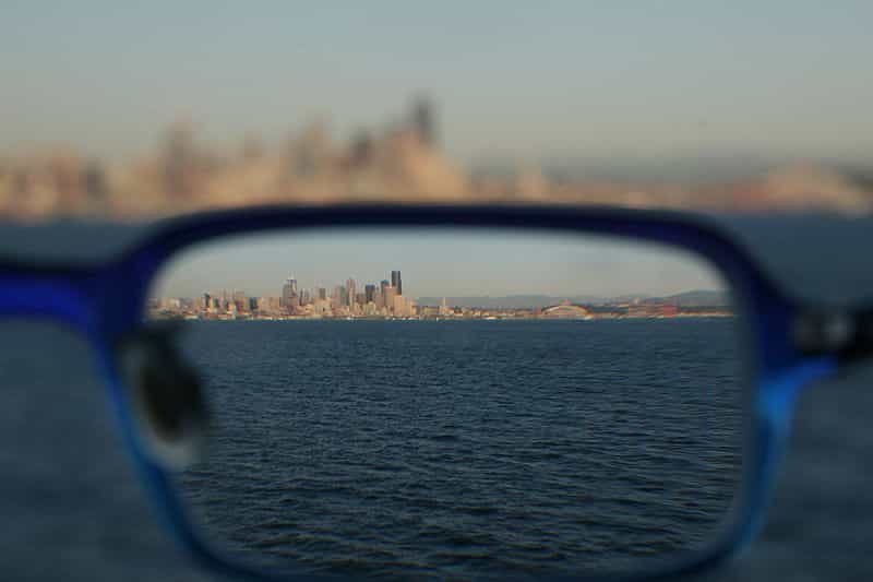 Comme le montre cette image, les lunettes peuvent corriger nettement la vue des personnes myopes, qui représentent entre un quart et un tiers de la population française. © Hackfish, Wikipédia, cc by sa 2.5