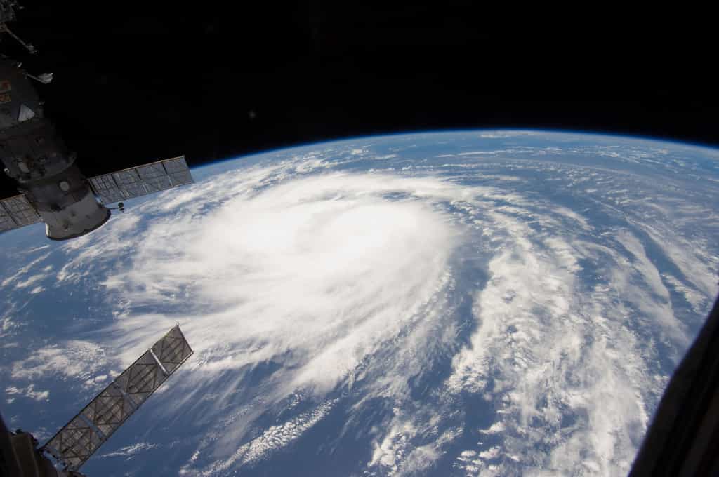 La tempête tropicale Katia a été photographiée depuis la Station spatiale internationale le 31 août 2011. Les vents tournent dans le sens des aiguilles d'une montre dans l'hémisphère sud. La situation inverse est observée dans l'hémisphère nord. © Marshall Space Flight Center