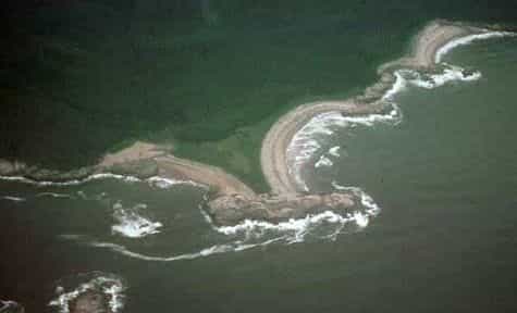 Exemple de tombolo sur une côte canadienne. Photo J.M.M. Dubois.