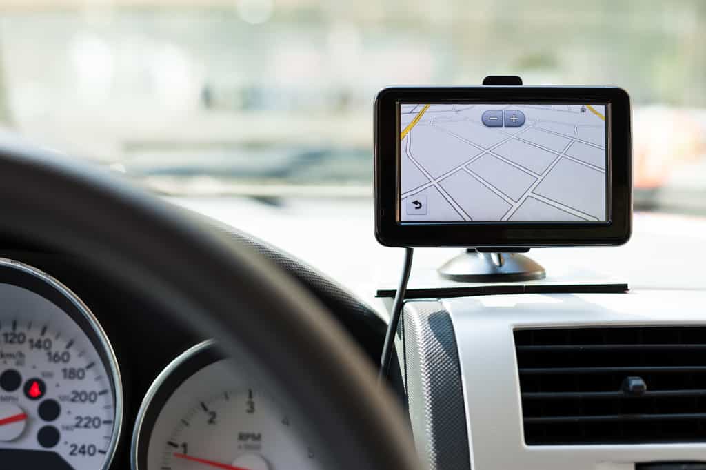 Le GPS est un système passif qui reçoit les signaux des satellites et en déduit une position. © Adobe Stock, luckybusiness