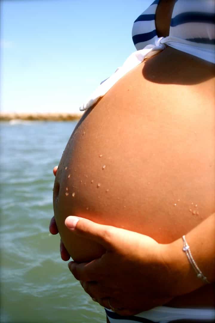 Au cours de la grossesse, il est fréquent de ressentir des démangeaisons. Si elles persistent, il est important d'en parler à son médecin, car cela peut être le signe de la cholestase gravidique, une maladie dangereuse pour le bébé. © Patrick Oualid, Fotopedia, cc by nc 3.0