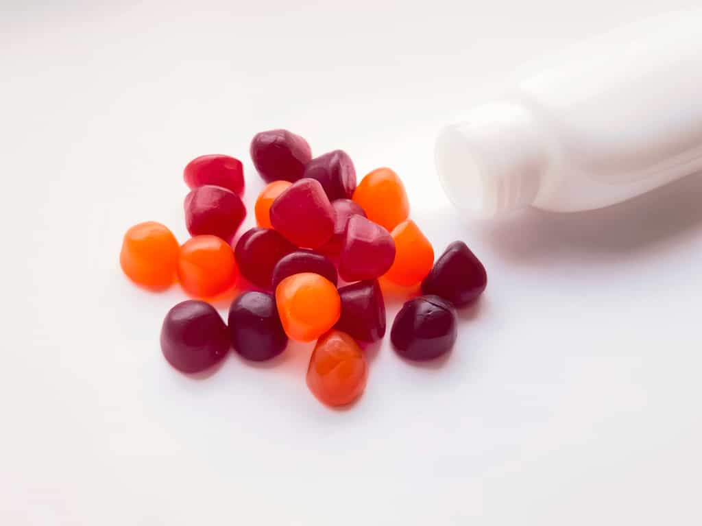 Les compléments alimentaires à base de Morosil se présentent sous la forme de gélules ou de bonbons gélifiés. © Viktoriia, Adobe Stock