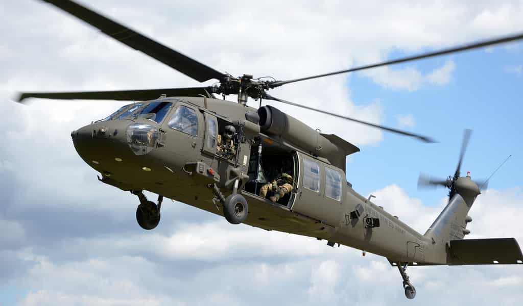 Les pilotes des hélicoptères UH-60 Black Hawk utiliseront bientôt des casques de réalité augmentée intégrant un assistant intelligent. © Lockheed Martin