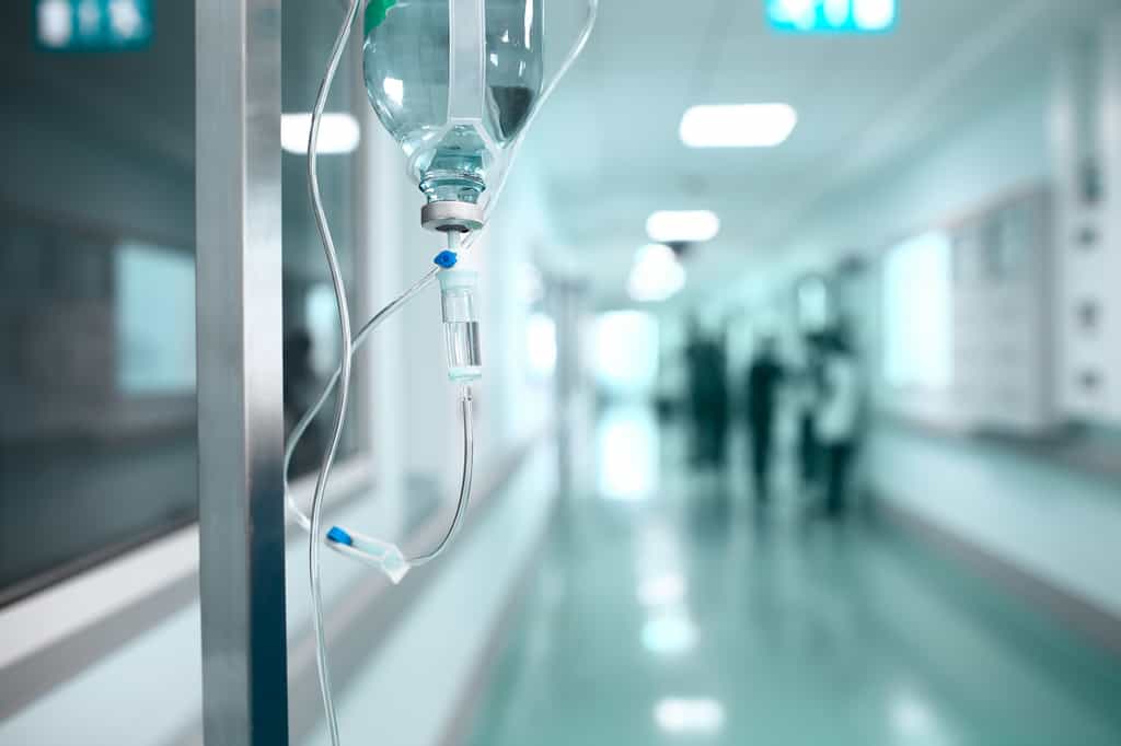Un patient est décédé hier et cinq personnes ont été prises en charge dans le service de neurologie du CHU de Pontchaillou (Rennes) après avoir participé à un essai clinique. © sfam_photo, Shutterstock