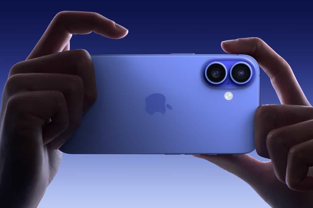 La nouvelle forme du module photo de l’iPhone 16 permet de capturer des vidéos spatiales. © Apple