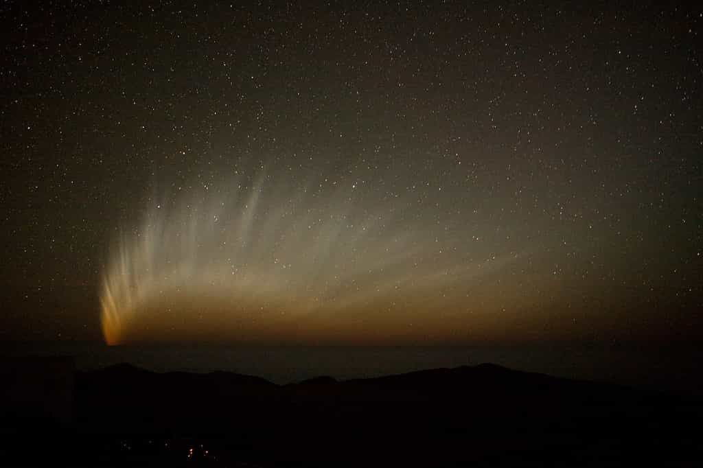 Une comète à la queue en virgule © ESO/H.H.Heyer