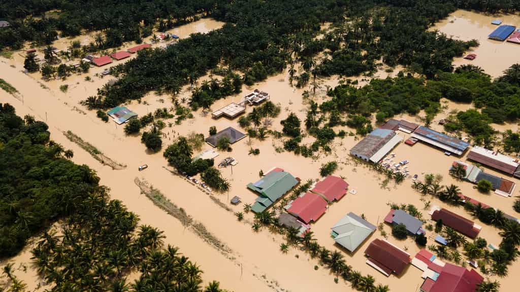 Les inondations dévastatrices en Malaisie ont déjà causé 4 morts et provoqué le déplacement de 41 000 personnes. © MuhammadSyafiq, Adobe Stock