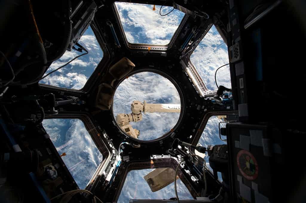 La coupole d'observation de la Station spatiale internationale (ISS) est un endroit très visité par les astronautes. C'est également un nid à microbes. © DP