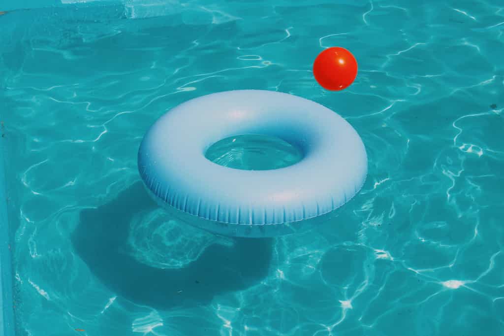 Les bons plans pour acheter une piscine hors sol à prix malins - Photo by Joe Calata on Unsplash