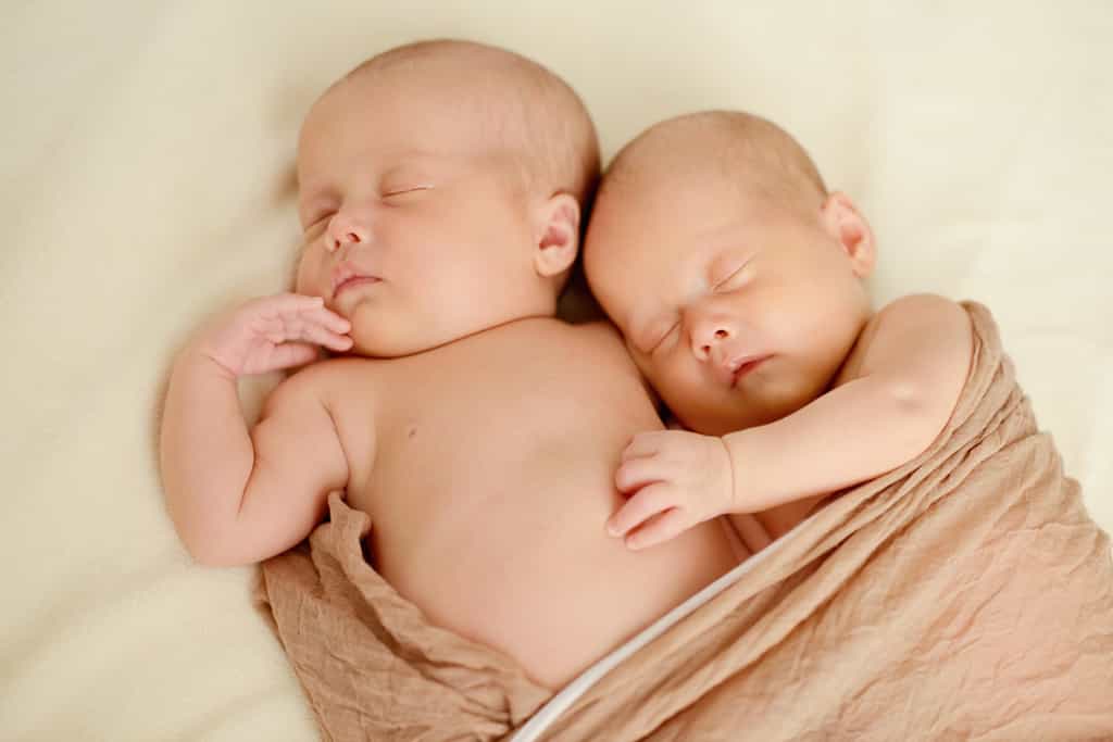 Les naissances gémellaires sont devenues de plus en plus fréquentes depuis une quarantaine d’années. © Elena Stepanova, Fotolia