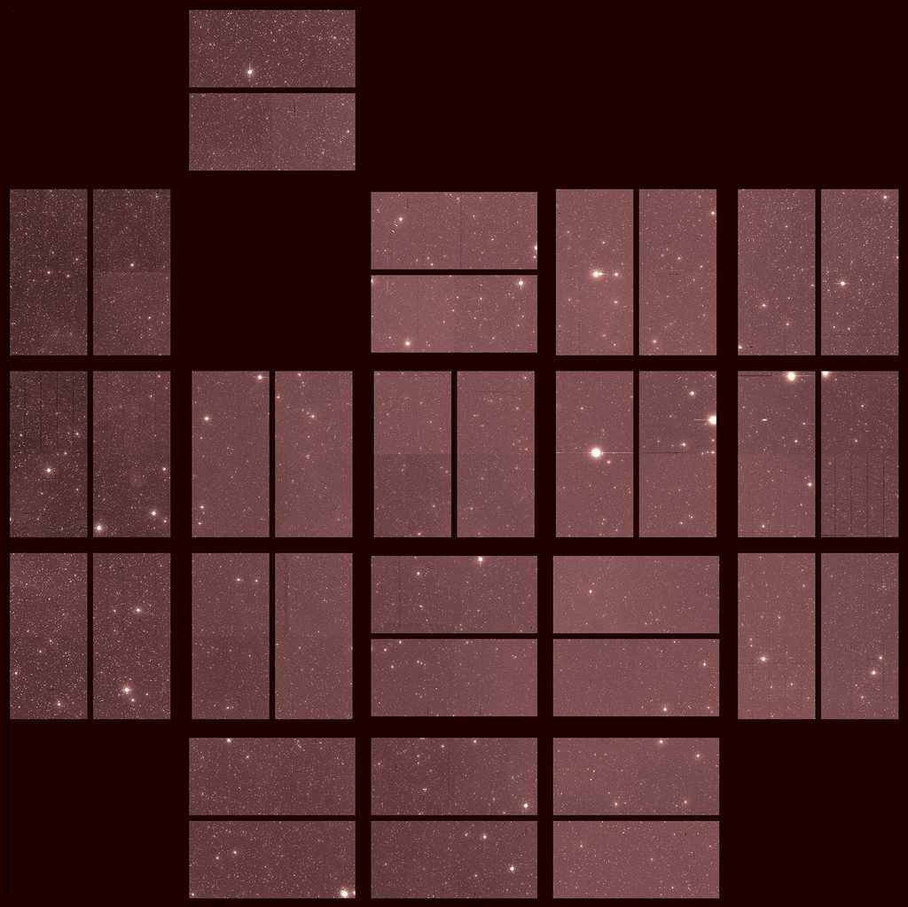 Dernière image du télescope spatial Kepler. Son champ de vue fragmenté s'explique par les 42 capteurs CCD composant sa caméra. Les deux lignes du haut sont malheureusement incomplètes, dus à une défaillance de certains capteurs (à comparer par exemple avec la première lumière de Kepler ici). ©  Nasa/Ames Research Center