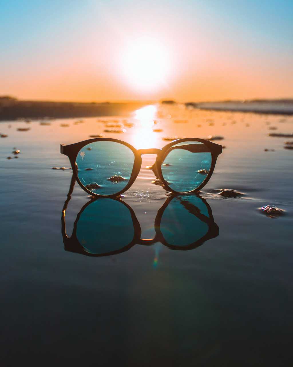 Les lunettes de soleil se réinventent avec des matériaux respectueux de l'environnement. © Daniel Lincoln, Unsplash