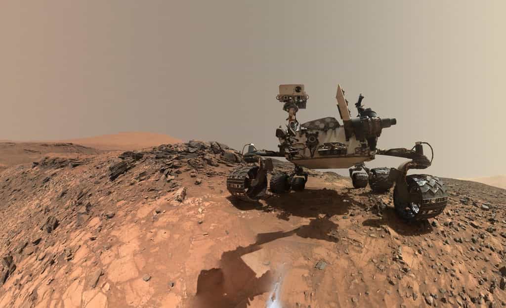 Un autoportrait réalisé par traitement de l'image sur ordinateur du rover Curiosity sur Mars à partir de photos qu'il a prises. © Nasa, JPL-Caltech, MSSS