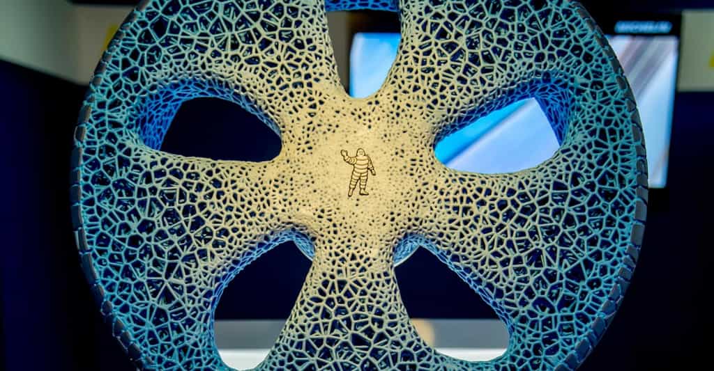 Le pneumatique Vision conçu par Michelin fait aussi office de jante. Il est fabriqué par impression 3D à partir de matériaux renouvelables et recyclés. © Michelin