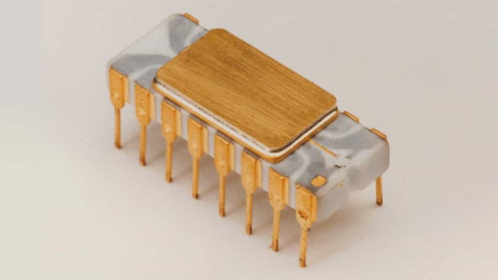La puce Intel 4004, le premier microprocesseur grand public. © Intel
