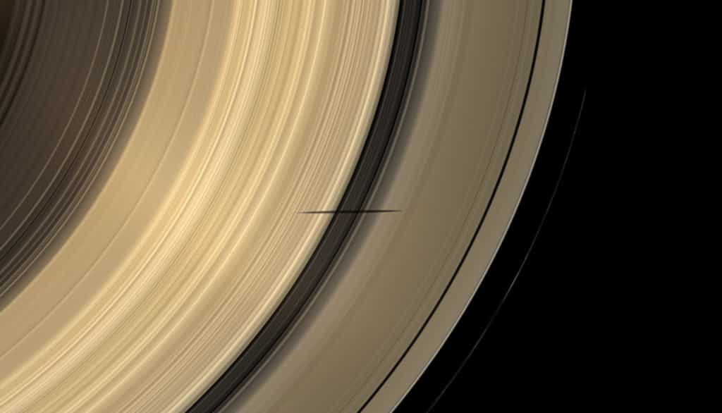 L’ombre de Mimas sur les anneaux de Saturne