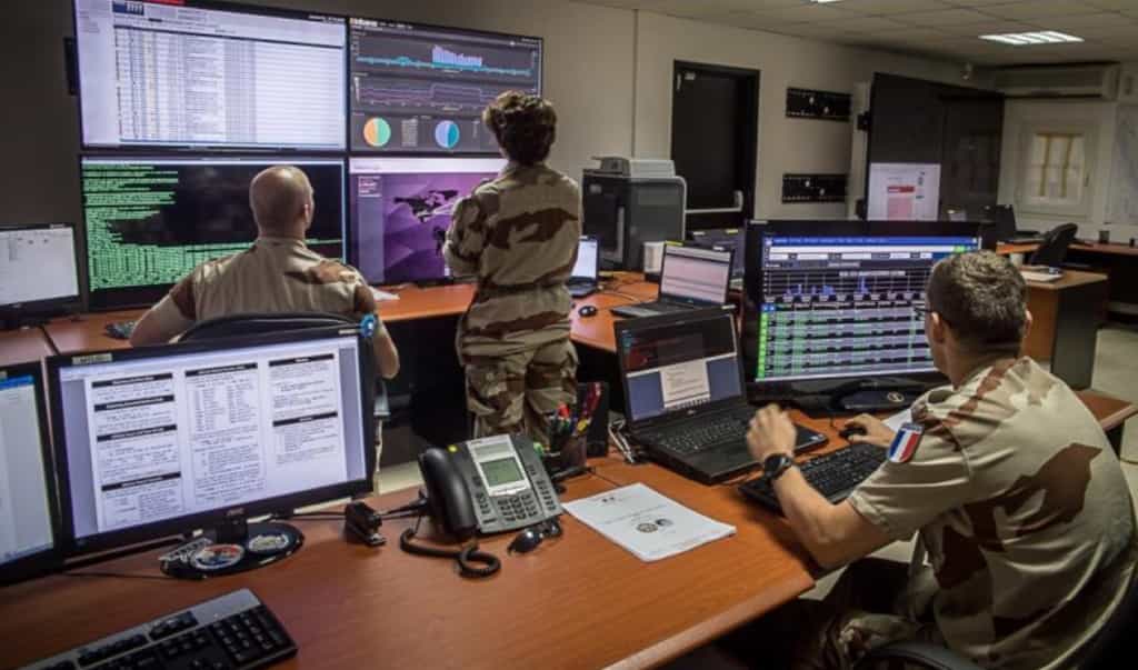 Les experts de la compagnie chargée de la cybersécurité des réseaux militaires au Sahel et au Sahara contrent en moyenne une cyberattaque majeure tous les dix jours. © Ministère des armées