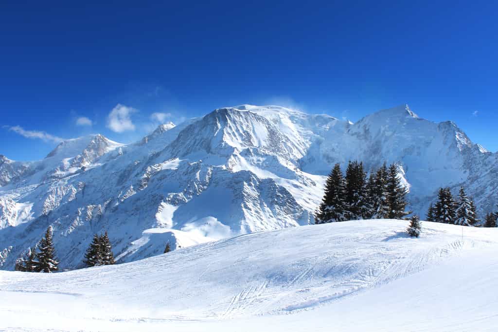 Selon les derniers relevés, le mont Blanc mesure désormais 4.807,81 mètres. © Brad Pict, Adobe Stock