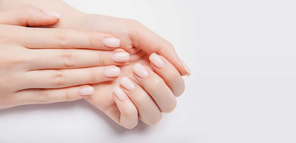 Forme, texture, couleur… Les ongles sont les témoins de notre santé ! © Parilov, Adobe Stock 