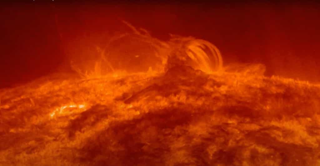 Sur des images l’Interface Region Imaging Spectrograph (IRIS) de la Nasa, des astronomes ont observé des nanojets dans la couronne de notre Soleil. © Goddard Space Flight Center, Nasa