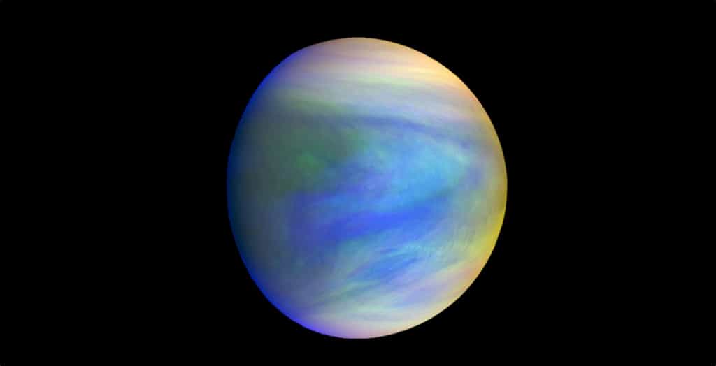 Image composite de Vénus capturées par la sonde Akatsuki. Les nuages sombres dans les basses couches de son atmosphère pourraient abriter des bactéries appréciant les environnements acides. © Institute of Space and Astronautical Science, Jaxa