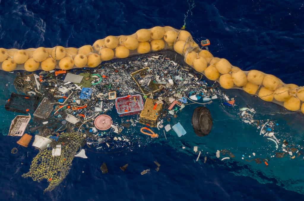 Le Système 001/B retient les déchets plastiques afin qu'ils soient récupérés et recyclés. © The Ocean CleanUp