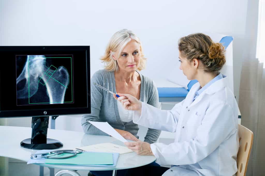 L'ostéodensitométrie est l'examen qui permet de vérifier la perte osseuse. ©  RFBSIP, Adobe Stock