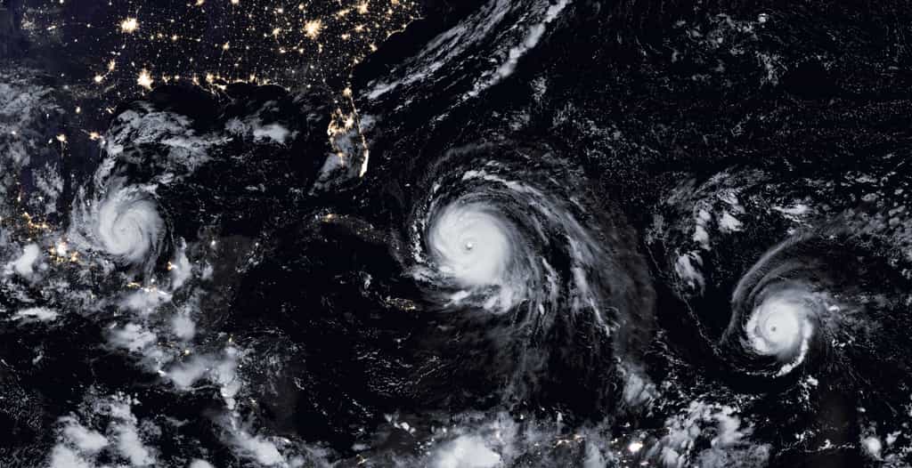 Trois ouragans au-dessus de l'Atlantique : Katia (à gauche), José (à droite) et Irma (au centre). Lorsque cette image a été prise, Irma était de catégorie 5. © EarthObservatory