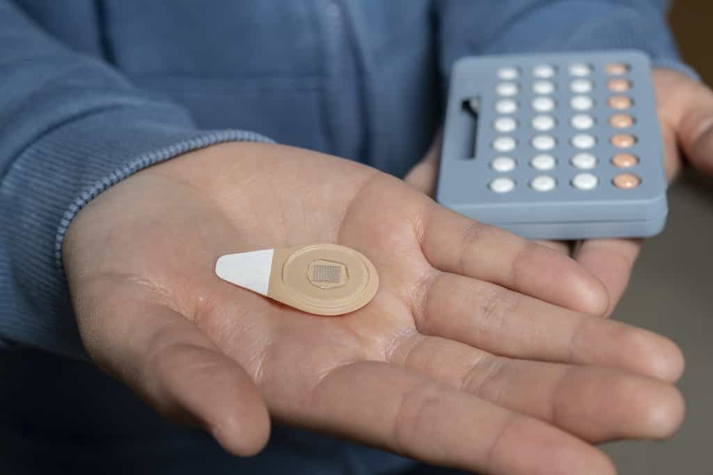 Ce patch expérimental pourrait remplacer la pilule contraceptive. © Christopher Moore, Georgia Tech