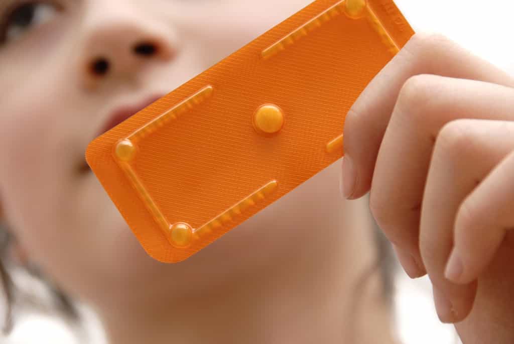 La pilule du lendemain se présente sous la forme d’un comprimé unique à avaler au plus vite après un rapport à risque. © dalaprod, Fotolia