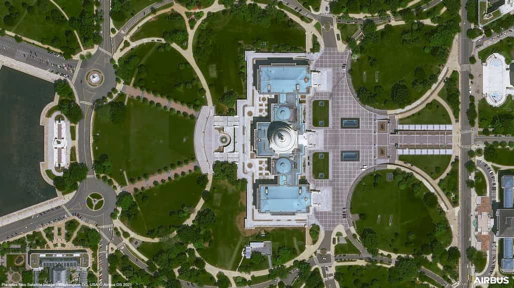 Le Capitole, siège du congrès américain, situé à Washington DC. Cette image est une des cinq « premières images » acquises par le satellite Pléiades Neo 3 d'Airbus. © Airbus DS 2021