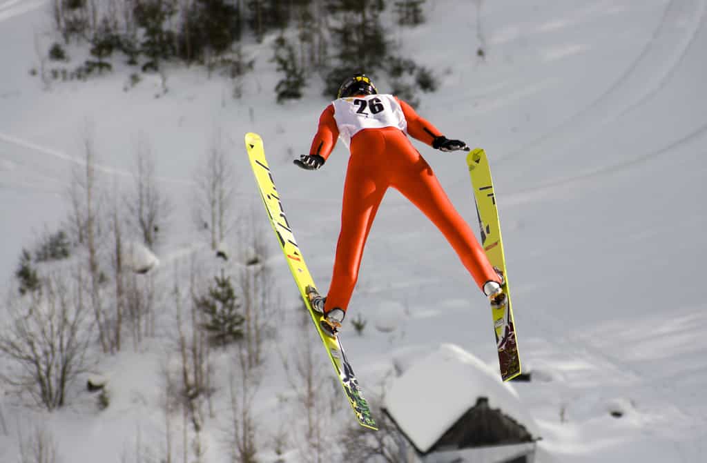 Contrairement à la grande majorité des sportifs, les sauteurs à ski doivent paradoxalement veiller à ne pas être trop légers. © victor zastol'skiy, fotolia