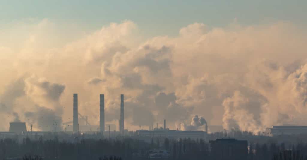 Des chercheurs viennent de mesurer l’impact de la pollution de l’air sur la pandémie de Covid-19. Dans le monde, elle contribue à 15 % des décès. © schankz, Adobe Stock