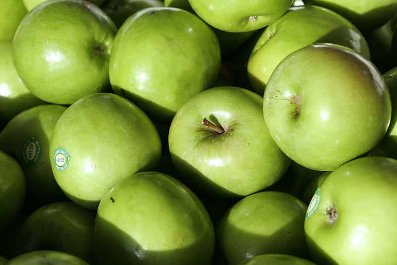 Les pommes constitueraient un fruit très efficace pour lutter contre l'hypercholestérolémie. Mais s'il est important de manger sainement pour une bonne santé, l'alimentation ne doit pas se substituer aux traitements prescrits. © Fir002, Wikipédia, cc by nc 3.0