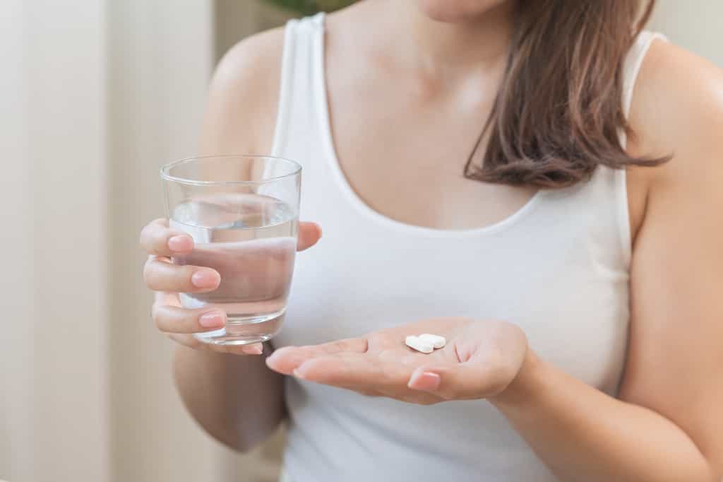 Antidépresseurs, diurétiques, aspirine, anti-inflammatoires… Des médicaments qui perturbent les mécanismes naturels d’adaptation de l’organisme à la chaleur. © KMPZZZ, Adobe Stock
