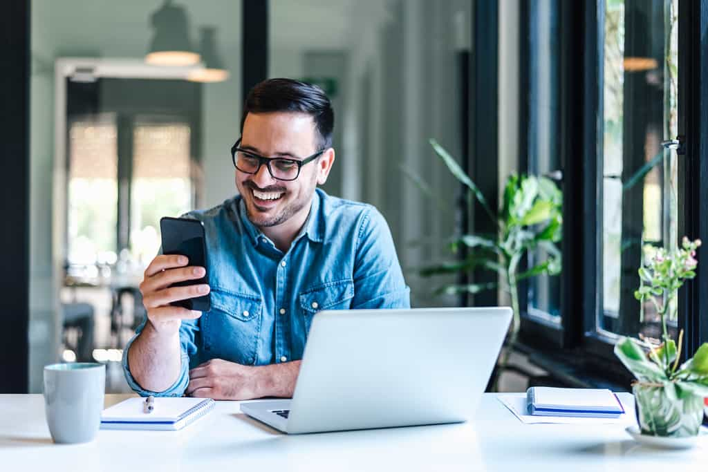 Les produits reconditionnés permettent de bénéficier de prix compétitifs toute l'année. © Moon Safari, Adobe Stock