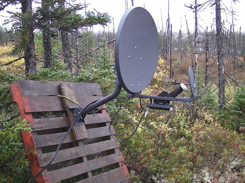 L'installation d'une parabole permet de recevoir la télévision partout. © Peupleloup, Flickr, CC BY-SA 2.0