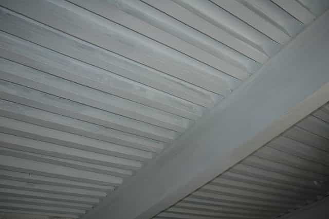 Appliquer un enduit permet d'embellir et de protéger le plafond.  © Vignonneriedebelair, Wikimedia Commons, CC BY-SA 3.0