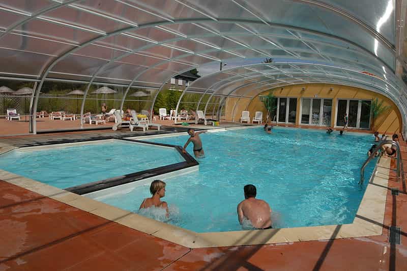 Le principal avantage de la déshumidification de la piscine est un confort supplémentaire. © Jlgaud, Wikimedia Commons, CC BY-SA 2.0