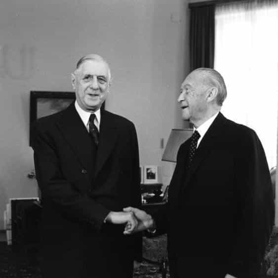 Charles de Gaulle, ici avec Konrad Adenauer, a changé le rôle de la France dans la guerre froide. © Ludwig Wegmann, Wikimedia Commons, cc by sa 3.0
