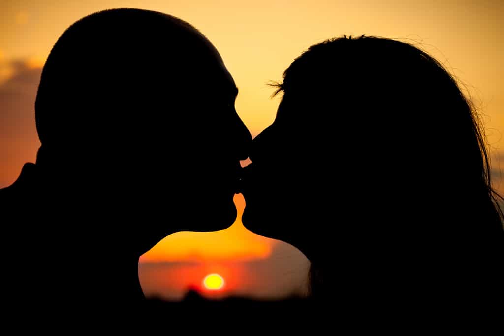 Quelque 80 millions de bactéries sont échangées lors d’un baiser de 10 secondes. © piotrszczepanek, Fotolia