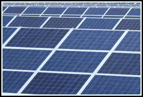 En France, la capacité de la filière photovoltaïque est de 1.054 MW (données 2010). Le futur nous dira si des panneaux solaires de nouvelle génération peuvent être en mesure d'augmenter ce chiffre. © Mr__H, Flickr, cc by nc sa 2.0